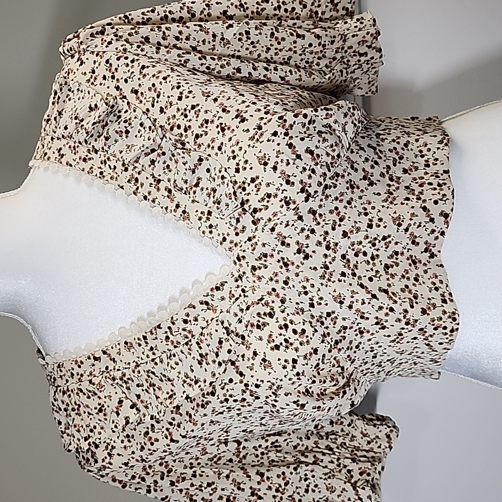 NWT Ditsy Floral Ruffle Cream Crop Top with Crochet Detailed Neckline SZ M